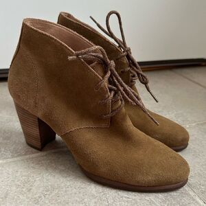UGG size 10 Chestnut Brown Mackie REAL Leather Ankle Lace Up Boots suede heels
